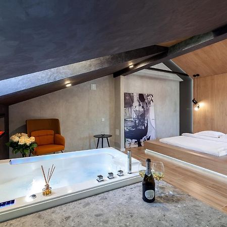 Royal Vip Jacuzzi Apart Lviv Ngoại thất bức ảnh