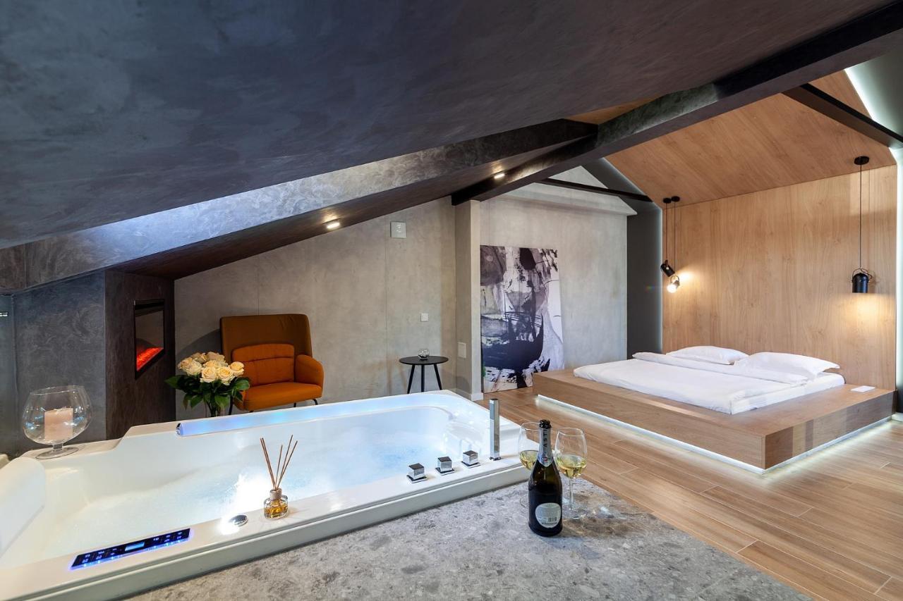 Royal Vip Jacuzzi Apart Lviv Ngoại thất bức ảnh