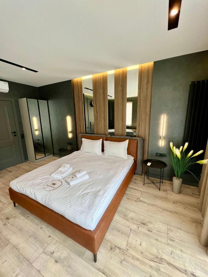 Royal Vip Jacuzzi Apart Lviv Ngoại thất bức ảnh