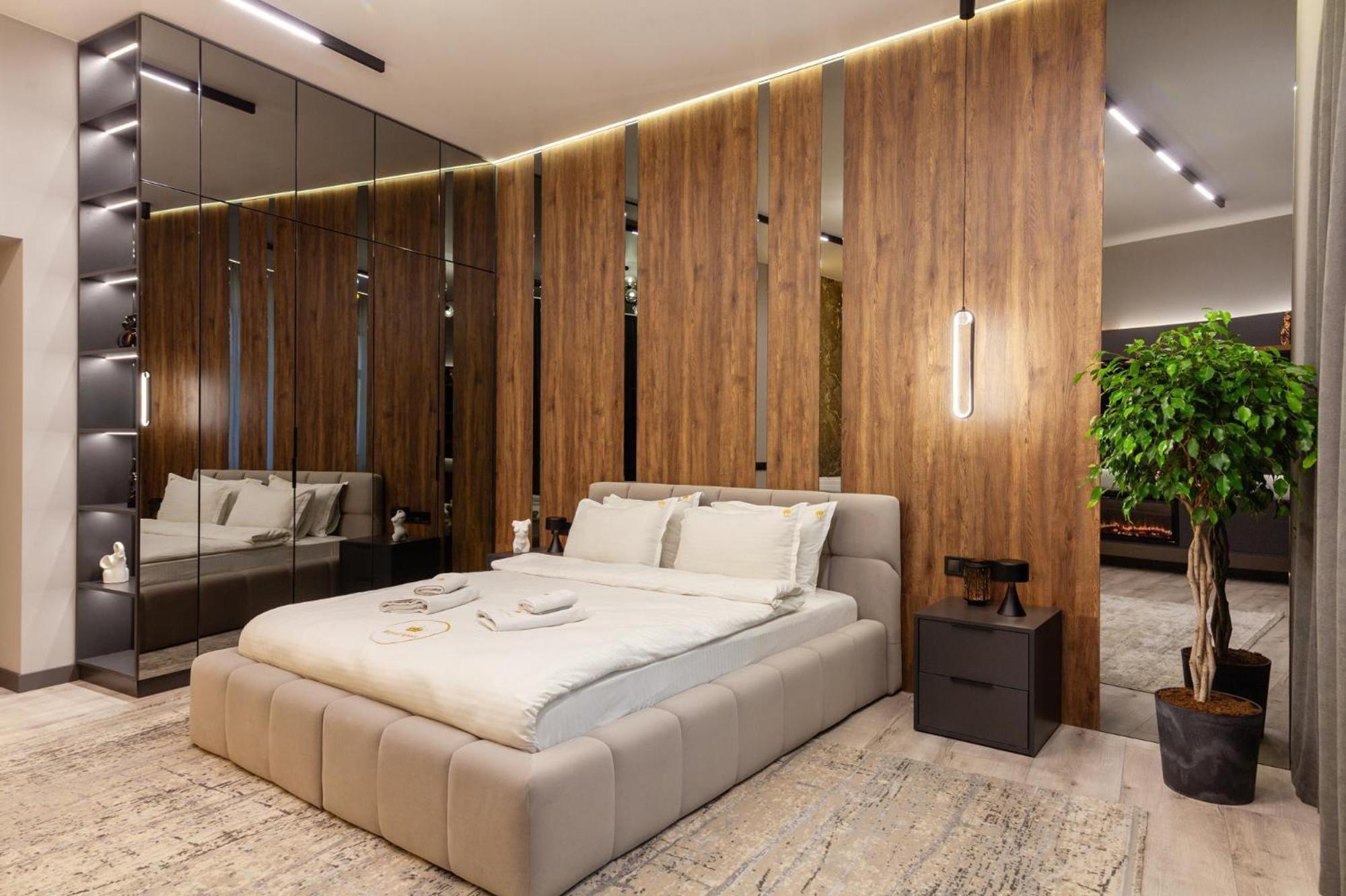 Royal Vip Jacuzzi Apart Lviv Ngoại thất bức ảnh
