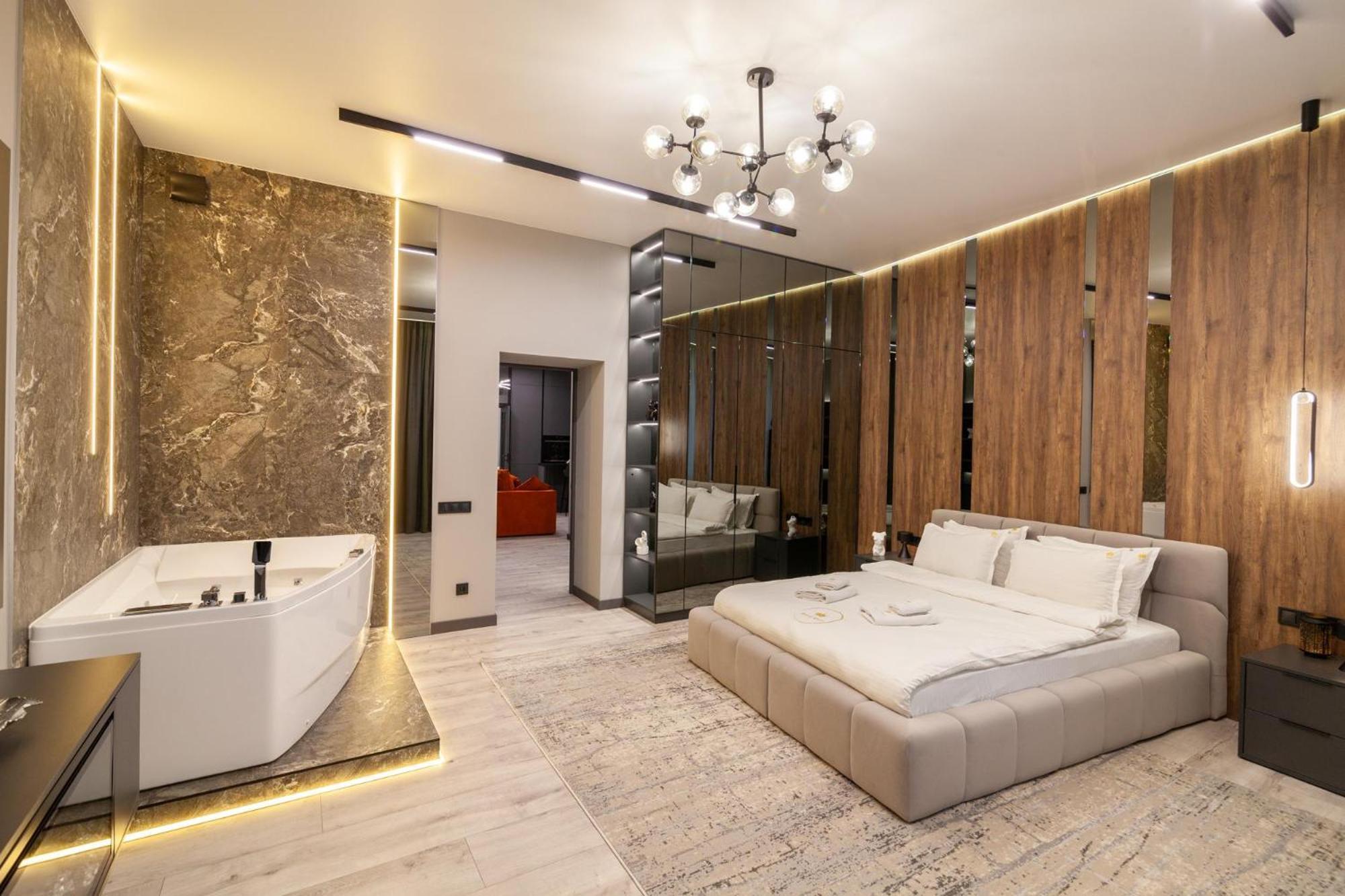 Royal Vip Jacuzzi Apart Lviv Ngoại thất bức ảnh